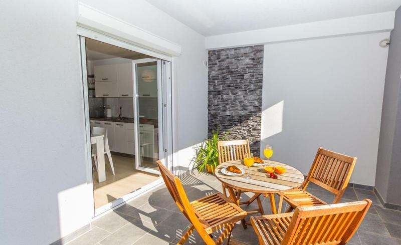 Apartmani Pocco Locco Biograd Na Moru Zewnętrze zdjęcie