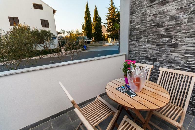 Apartmani Pocco Locco Biograd Na Moru Zewnętrze zdjęcie